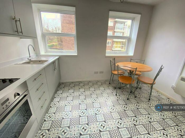 2 Bedroom Flat To Rent In London Road, Patcham, Brighton, BN1