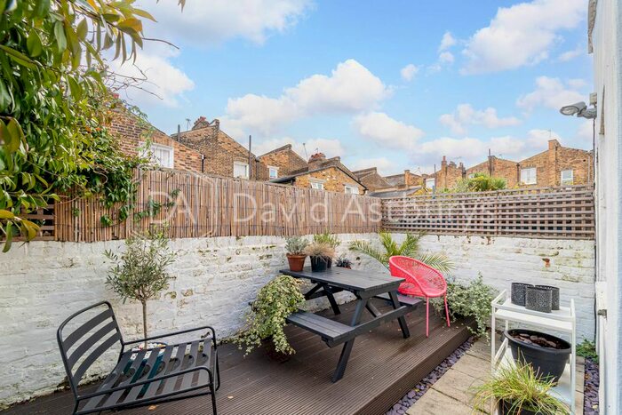 2 Bedroom Flat To Rent In Whewell Road, Archway, London, N19