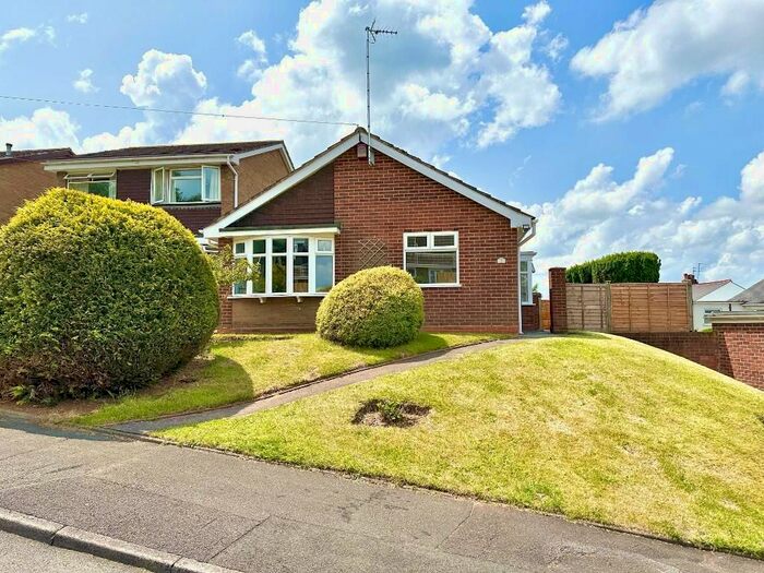 2 Bedroom Detached Bungalow To Rent In Redcliffe Drive, Wombourne, Wolverhampton, WV5