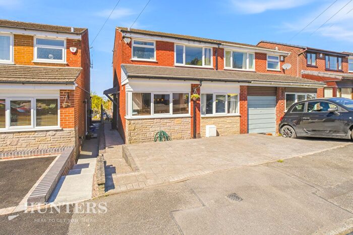3 Bedroom Semi-Detached House For Sale In Ashdene Rise, Oldham, OL1