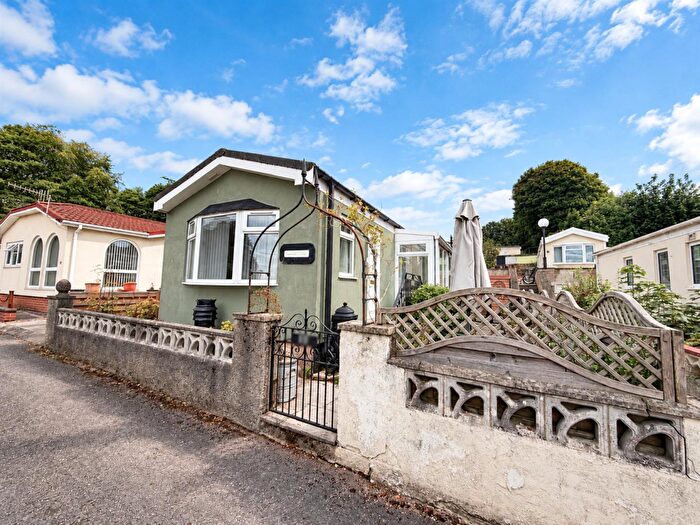 2 Bedroom Park Home For Sale In Cringles, Silsden, Keighley, BD20