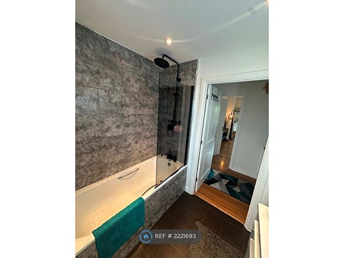 2 Bedroom Flat To Rent In Bowhill Way, Harlow, CM20