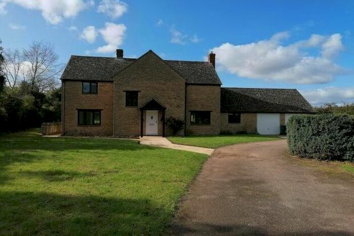 3 Bedroom Property To Rent In South Street, Bicester, OX25