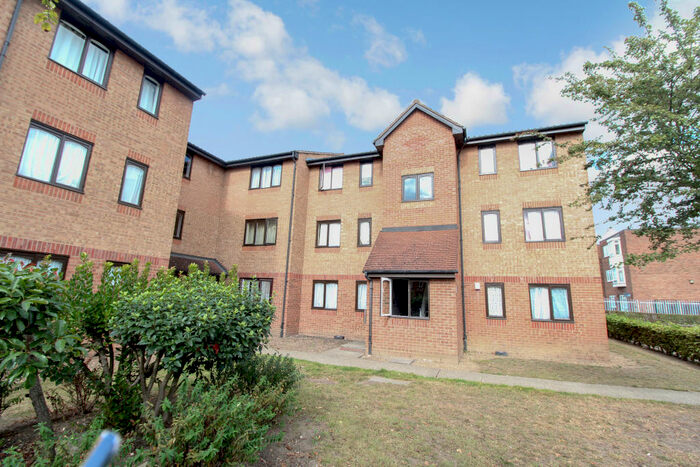 1 Bedroom Apartment To Rent In Honey Close, Dagenham, RM10
