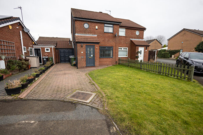3 Bedroom Semi Detached House For Sale In The Hawthorns, Audenshaw, M34