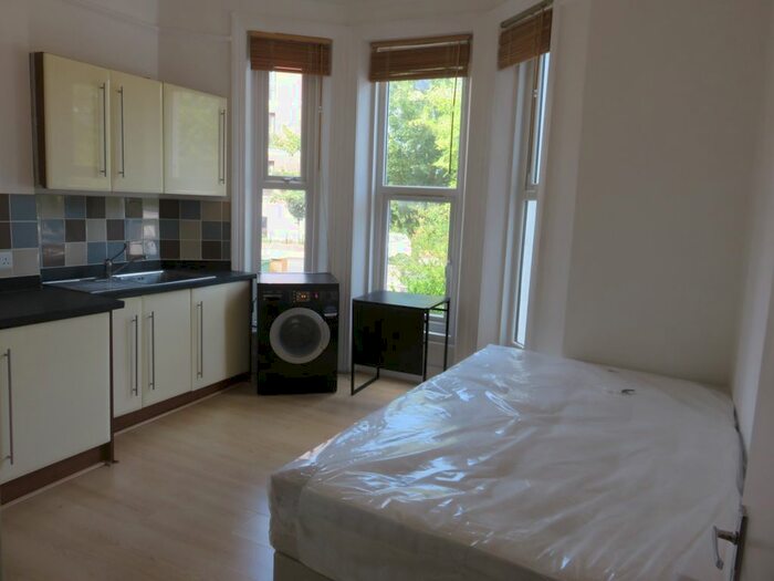 Studio To Rent In Mill Lane, Kilburn, London, NW6