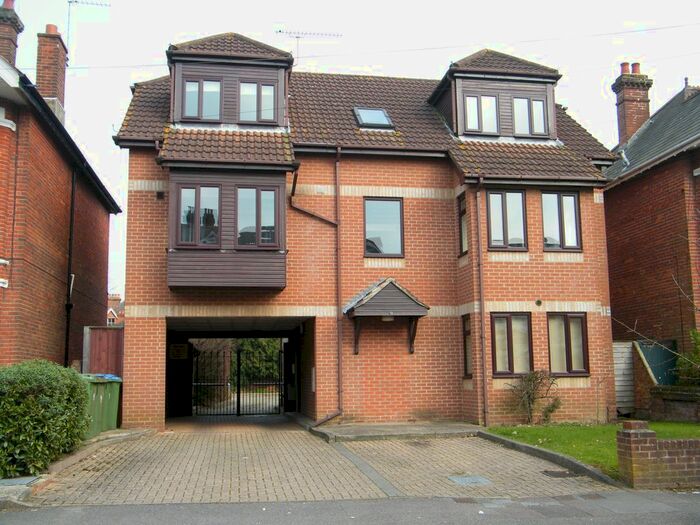 1 Bedroom Flat To Rent In Thornbury Avenue, Southampton, SO15