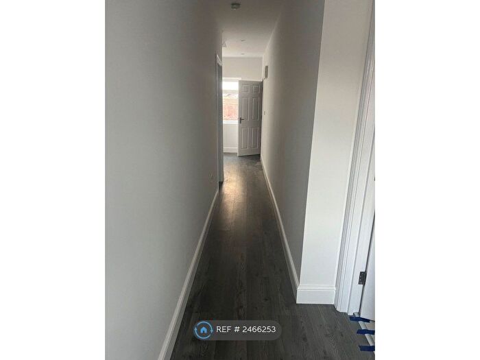 2 Bedroom End Of Terrace House To Rent In Dagenham, Dagenham, RM9