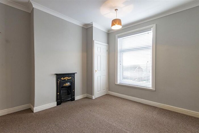2 Bedroom Semi-Detached House For Sale In Brockwell Lane, Brockwell, Chesterfield, S40