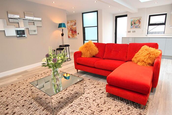 2 Bedroom Mews To Rent In Forest Lodge, The Park, NG7