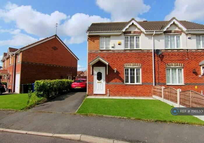 3 Bedroom Semi-Detached House To Rent In Lees Park Avenue, Droylsden, Manchester, M43