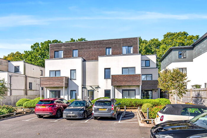 2 Bedroom Apartment For Sale In Burgess Hill, West Sussex, RH15