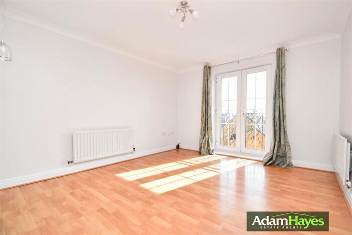 2 Bedroom Apartment To Rent In Honiton Gardens, Mill Hill East, NW7