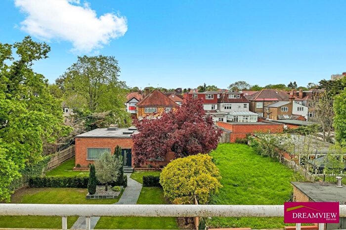 3 Bedroom Flat For Sale In Stanview Court, NW4