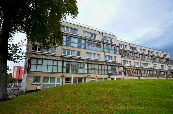 3 Bedroom Maisonette To Rent In Risk Street, Dumbarton, Wdc, G82