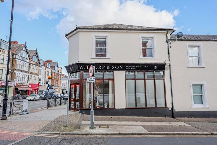 2 Bedroom Flat For Sale In Broadway, Leigh-On-Sea, SS9