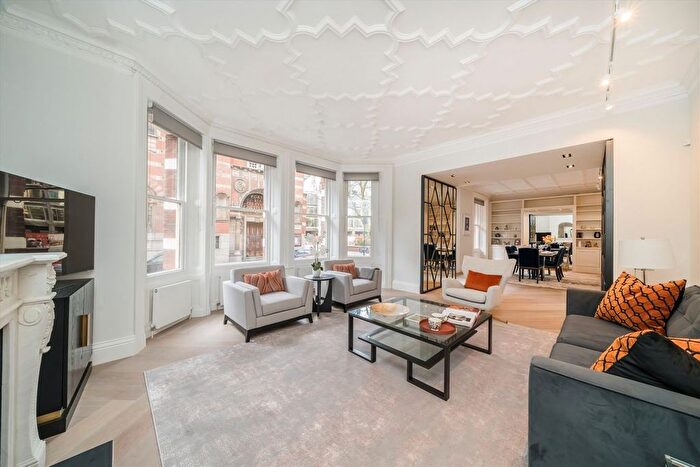 3 Bedroom Flat To Rent In Ashley Gardens, Westminster, SW1P