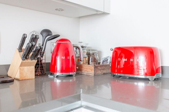 1 Bedroom Flat To Rent In Nicholson Square, London, E3