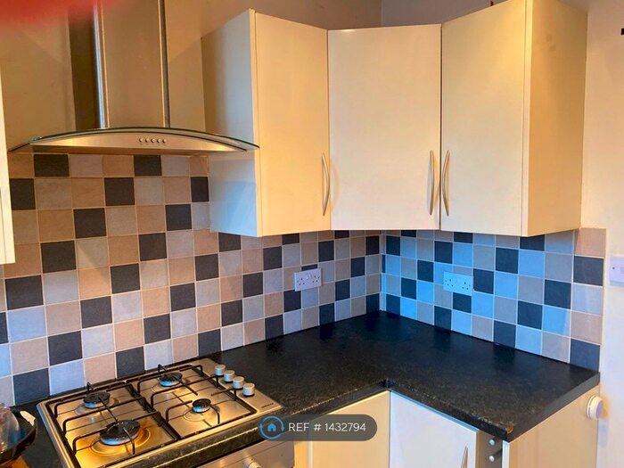 2 Bedroom Flat To Rent In Taunton Way, Stanmore, HA7