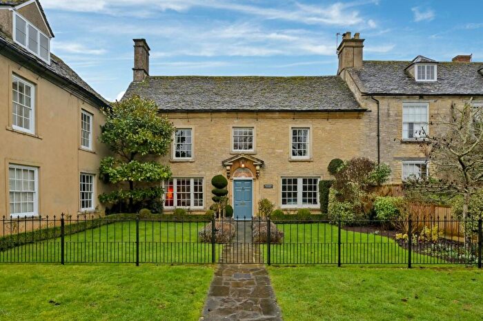 6 Bedroom Terraced House For Sale In Woodgreen, Witney, Oxfordshire, OX28