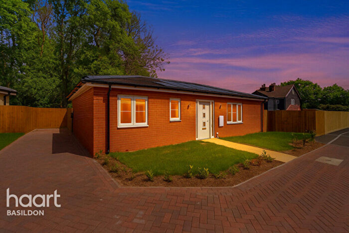 2 Bedroom Bungalow For Sale In Gardeners Mews, Gardiners Lane, Billericay, CM11