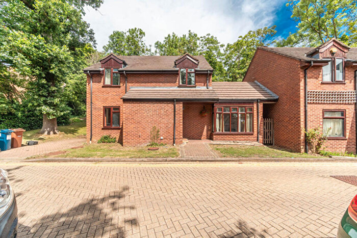 4 Bedroom Detached House For Sale In Harrow Fields Gardens, Harrow On The Hill, Harrow, HA1