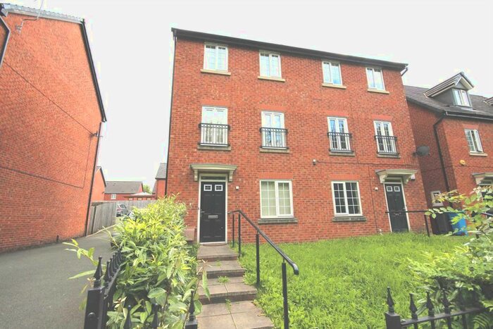 4 Bedroom Town House To Rent In Cornwall Street, Opens Haw, M11