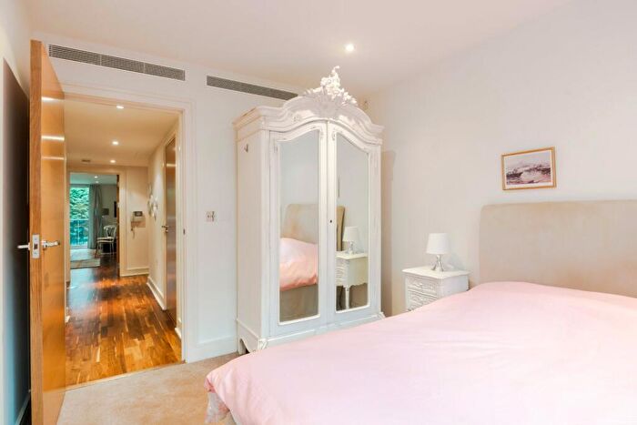 2 Bedroom Apartment To Rent In Howard Building, Queenstown Road, London, SW11