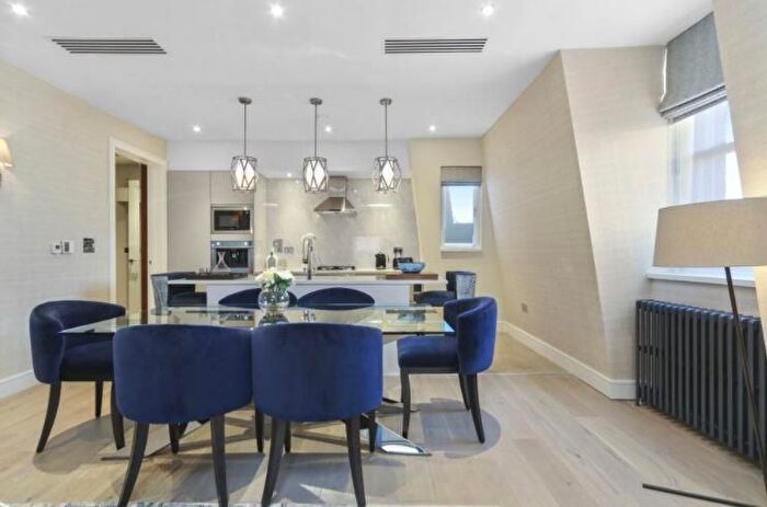 2 Bedroom Flat To Rent In Chesterfield Gardens, Mayfair, London, W1J
