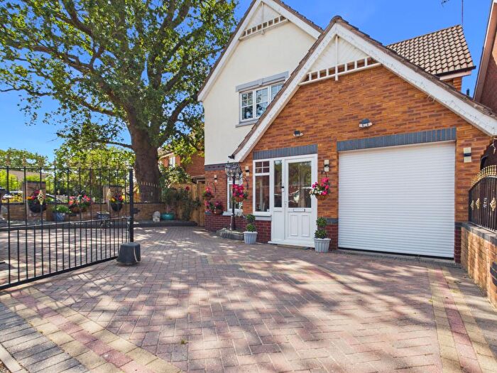 3 Bedroom Detached House For Sale In Ludworth Avenue, Marston Green, Solihull, B37