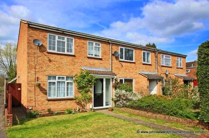 3 Bedroom End Of Terrace House To Rent In Brookside, Chertsey, Surrey, KT16