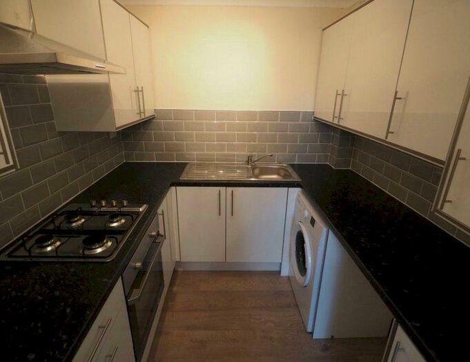 2 Bedroom Flat To Rent In Plimsoll Way, Hull, E Yorkshire, HU9