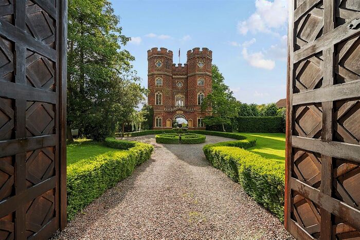 6 Bedroom Detached House To Rent In Pelhams Walk, Esher, KT10