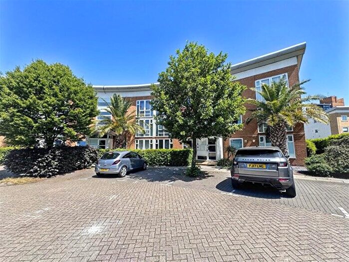 1 Bedroom Flat To Rent In Grimsby Grove, North Woolwich, E16