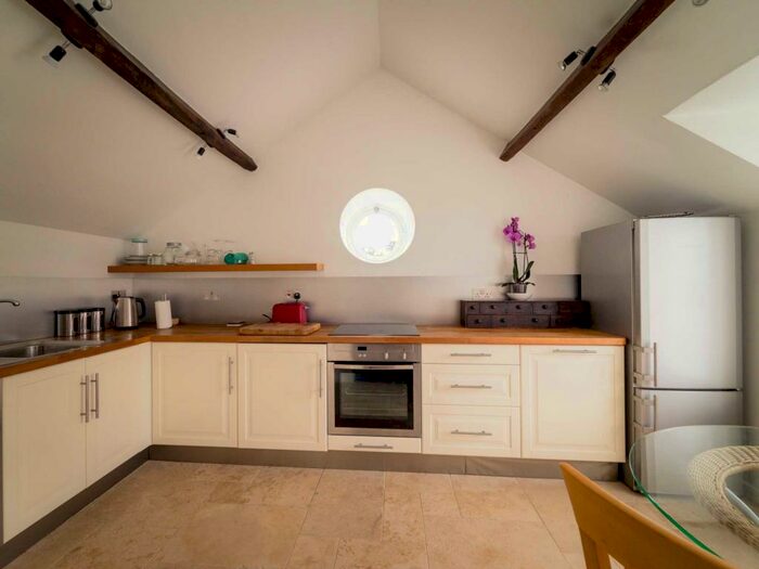 2 Bedroom Mews To Rent In North Lane, Bath, BA2