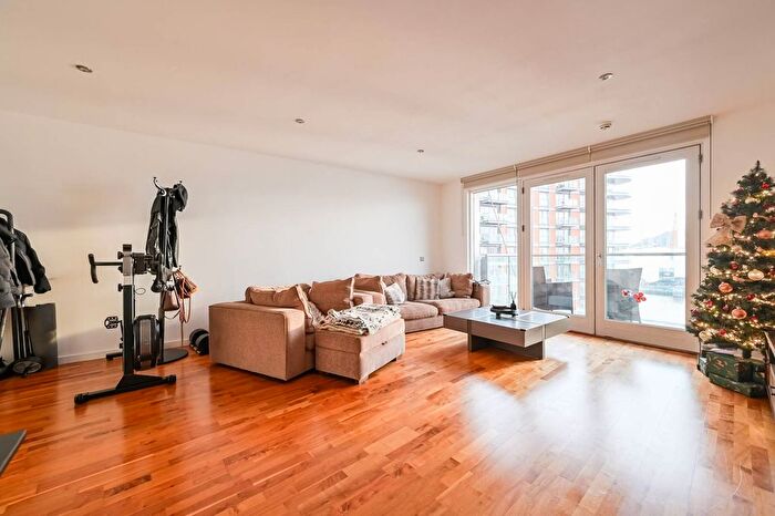 2 Bedroom Flat For Sale In New Providence Wharf, Canary Wharf, London, E14