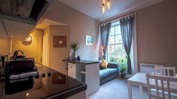 1 Bedroom Flat To Rent In Oakfield Place, Bristol, BS8