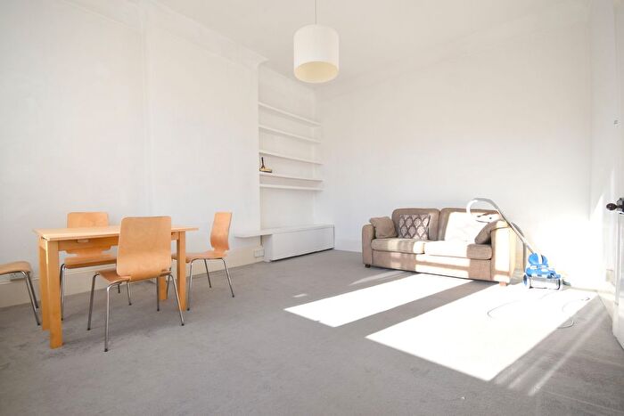 1 Bedroom Flat To Rent In Longley Road, Tooting, London, SW17