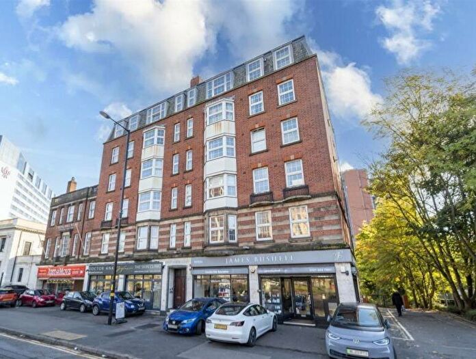 3 Bedroom Apartment To Rent In Cropthorne Court, Edgbaston, Birmingham, B15