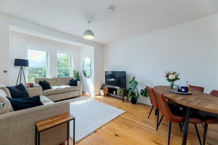 2 Bedroom Flat To Rent In Kingston Road, London, SW19
