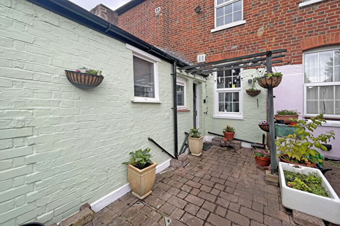 1 Bedroom Maisonette To Rent In High Street, Ewell Village, Surrey, KT17