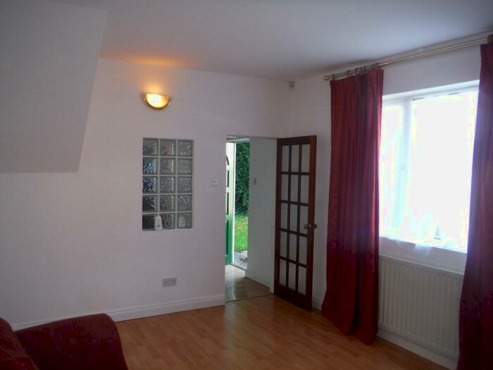 2 Bedroom Flat To Rent In Portland Road, Edgbaston, Birmingham, West Midlands, B16