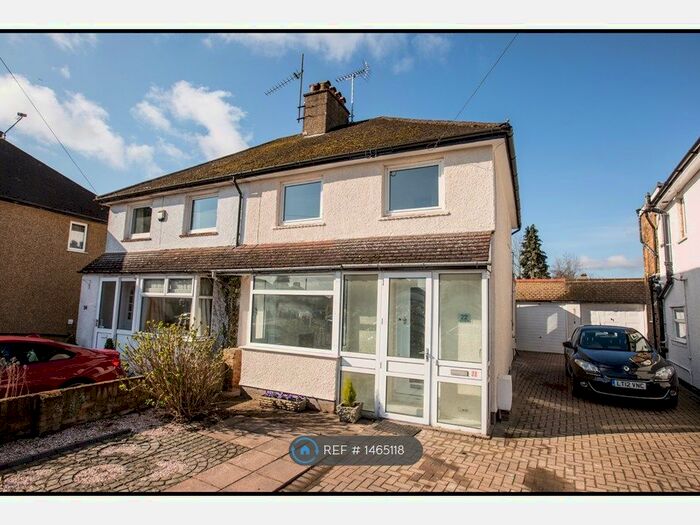 3 Bedroom Semi-Detached House To Rent In The Crescent, Abbots Langley, WD5