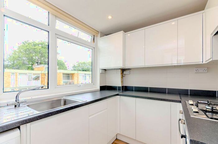 2 Bedroom Flat To Rent In Chobham Road, Horsell, Woking, GU21