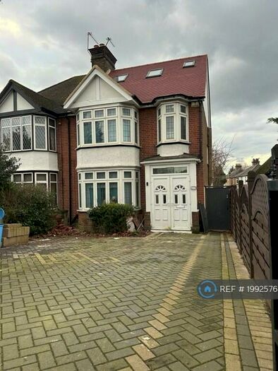 4 Bedroom Semi-Detached House To Rent In Wrotham Road, Gravesend, DA11