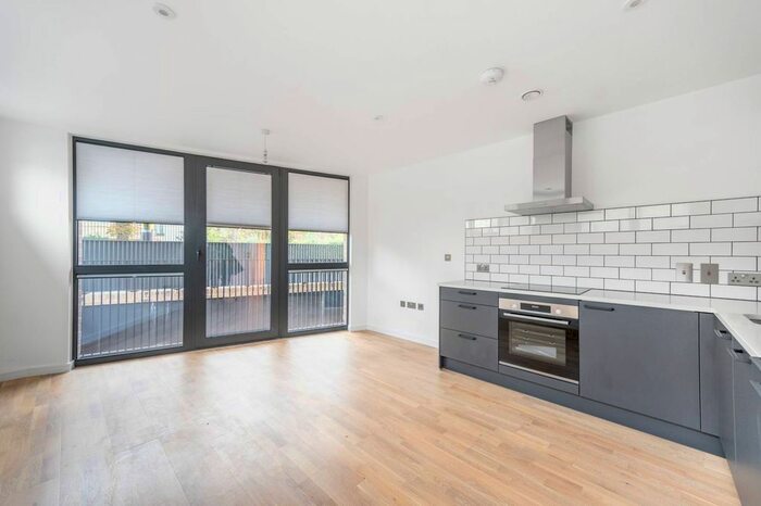 1 Bedroom Flat To Rent In The Vale, Acton, London, W3