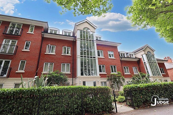 2 Bedroom Flat For Sale In Blackbird Road, Leicester, LE4