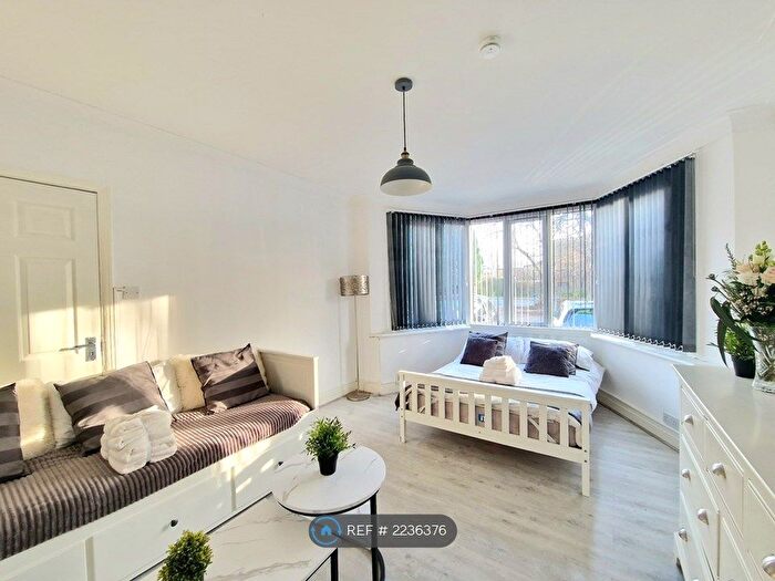 1 Bedroom Studio To Rent In Bramley Road, London, N14