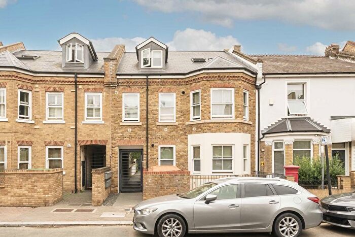 2 Bedroom Flat To Rent In Acton Lane, Chiswick, W4