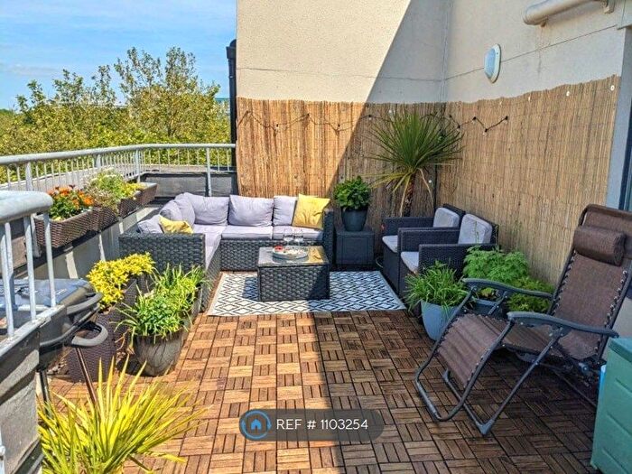 2 Bedroom Flat To Rent In Squires Court, Bristol, BS3